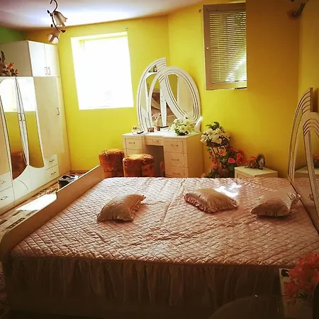 Two Bedroom Townhouse Mika With A Private Garage 4* ルセ