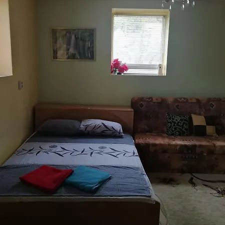 ゲストハウス Two Bedroom Townhouse Mika With A Private Garage ルセ